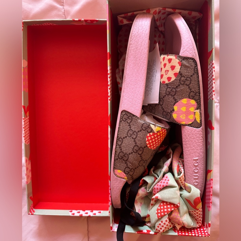 Women’s Gucci Les Pommes Slides Pink.Good condition Used A Lil. Originally 390$